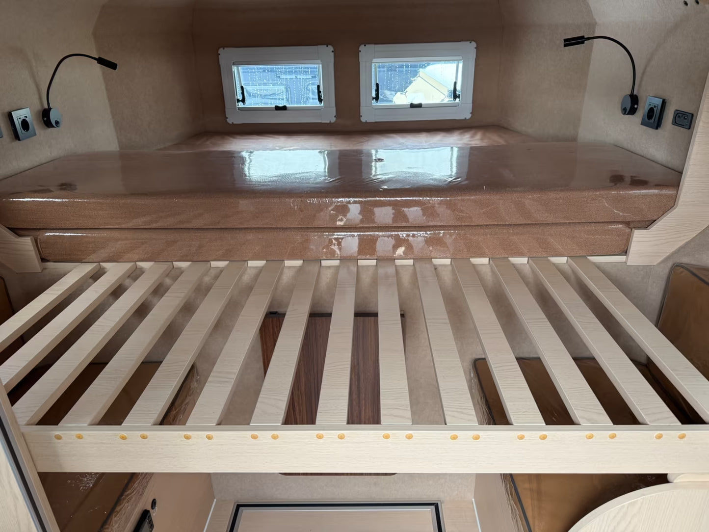 JOY Gladiator GFK-Monobloc Pickup-Wohnkabine Vollausstattung